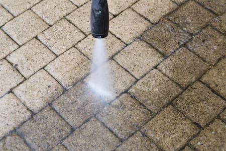 Why You Should Avoid DIY Pressure Washing For Your Business Thumbnail